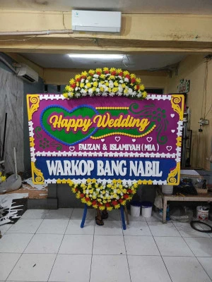 Papan Bunga di Tanah Sereal